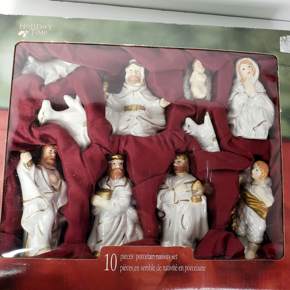 Holiday Time 10 pc porcelain Nativity Set White Gold Accents Vintage